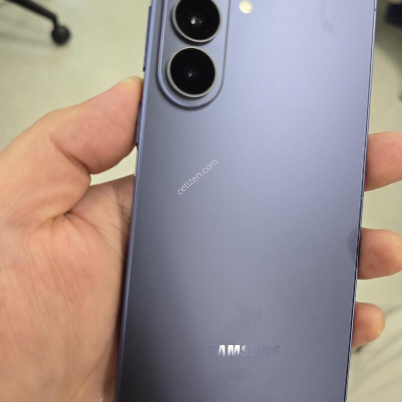 ������ S26�÷��� S26+ 256GB �ڹ�Ʈ ���̿÷� �ܼ����� �̻�� ��ǰ �˴ϴ�.