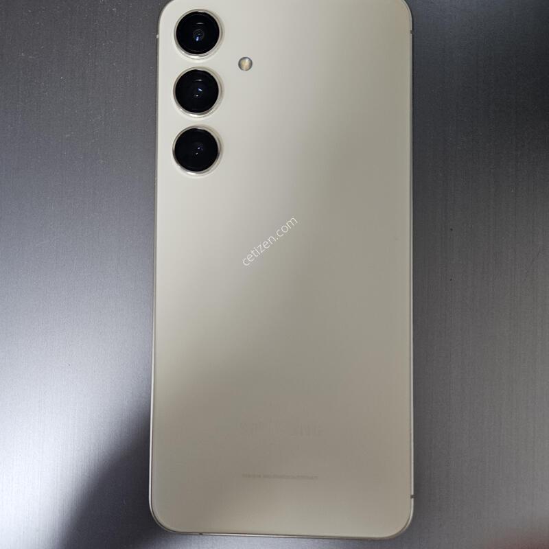 ������ S24 �÷��� ���� ���ο� �ֻ������