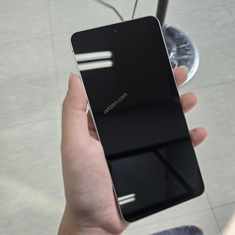 SS�� ������ S25���� �ǹ� �ڱ��� 256GB �����