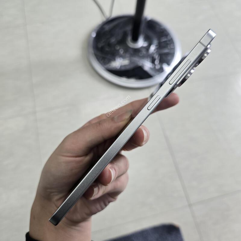 SS�� ������ S25���� �ǹ� �ڱ��� 256GB �����