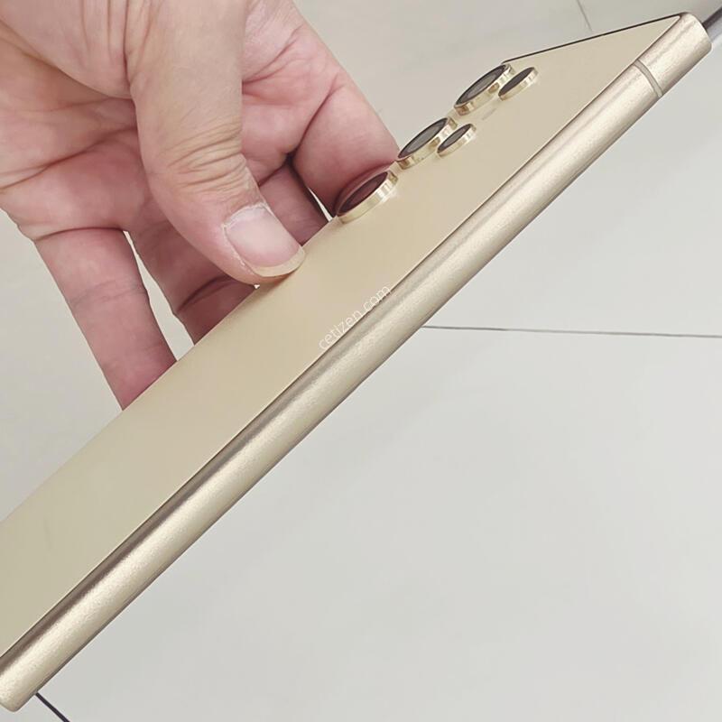 ������ S24 ��Ʈ�� ƼŸ�� ���ο� 256GB ������ �� �Ǹ�