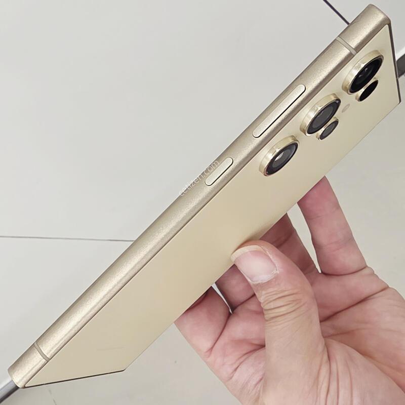 ������ S24 ��Ʈ�� ƼŸ�� ���ο� 256GB ������ �� �Ǹ�
