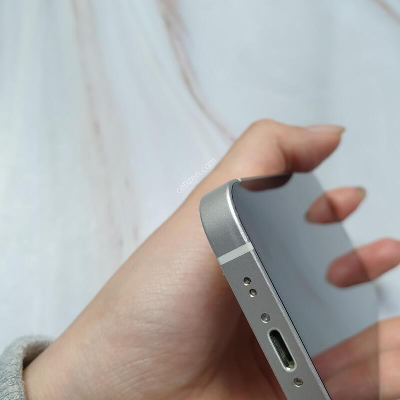 ������ 12�̴� ȭ��Ʈ 128G A�� �Ǹ��մϴ�