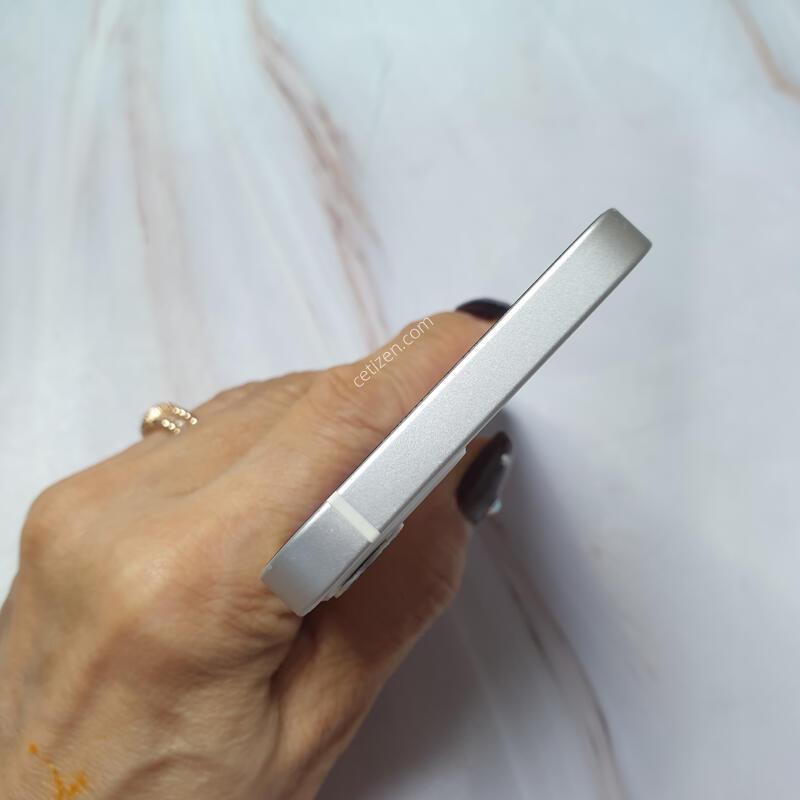 ������ 12�̴� ȭ��Ʈ 128G A�� �Ǹ��մϴ�