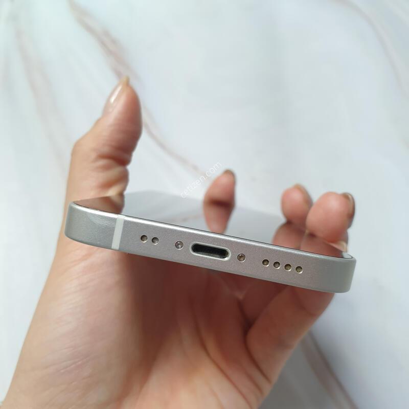 ������ 12�̴� ȭ��Ʈ 128G A�� �Ǹ��մϴ�