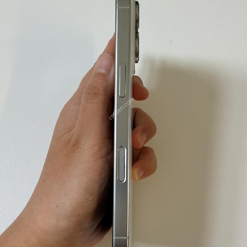 ������ 16���� ȭ��Ʈ 256g ���͸�82% ��밨�ִ� ��ǰ ������ �Ǹ��մϴ�.