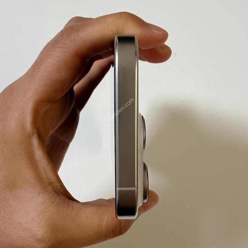 ������ 16���� ȭ��Ʈ 256g ���͸�82% ��밨�ִ� ��ǰ ������ �Ǹ��մϴ�.
