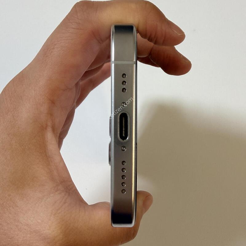 ������ 16���� ȭ��Ʈ 256g ���͸�82% ��밨�ִ� ��ǰ ������ �Ǹ��մϴ�.