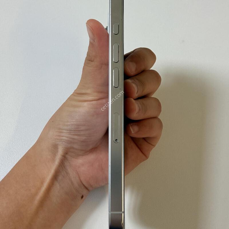 ������ 16���� ȭ��Ʈ 256g ���͸�82% ��밨�ִ� ��ǰ ������ �Ǹ��մϴ�.