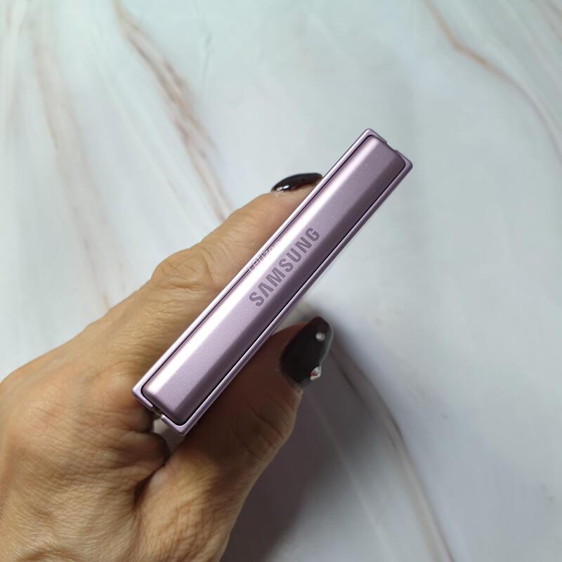 KT ������ Z�ø�8 5G ��ũ 256G S�� �Ǹ��մϴ�