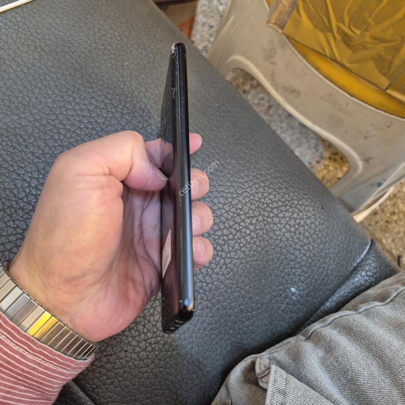 LG Q9