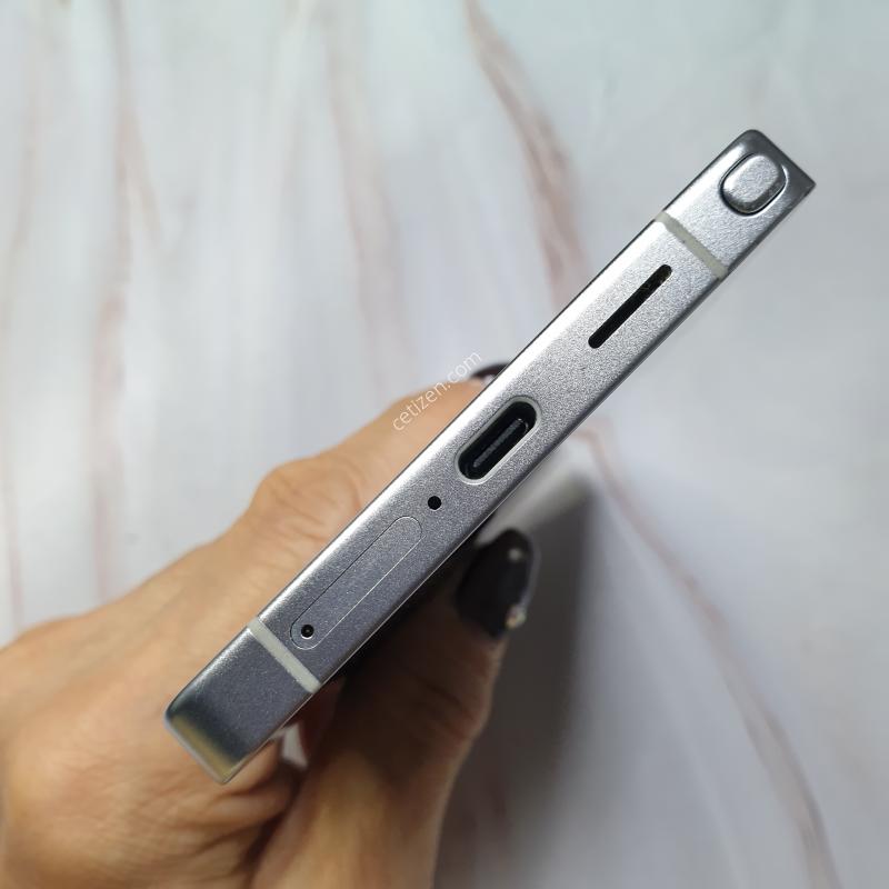 SK ������ S25��Ʈ�� ƼŸ���ǹ����� 256G A�� �Ǹ��մϴ�
