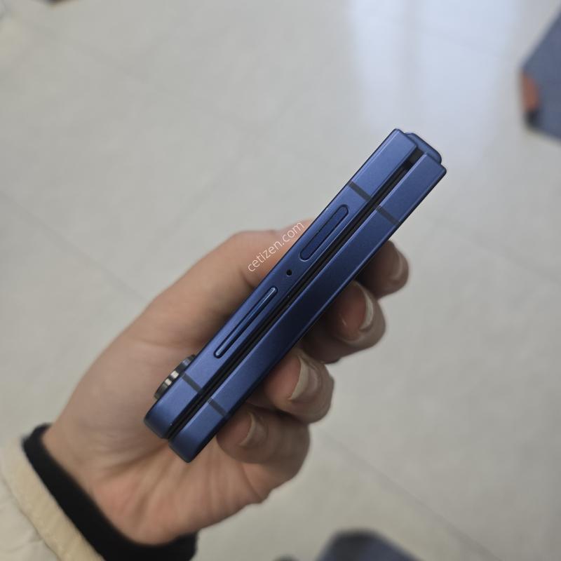 갤럭시 Z플립7 네이비 512GB 특AA무잔상