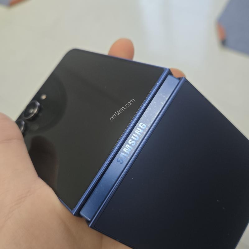 갤럭시 Z플립7 네이비 512GB 특AA무잔상