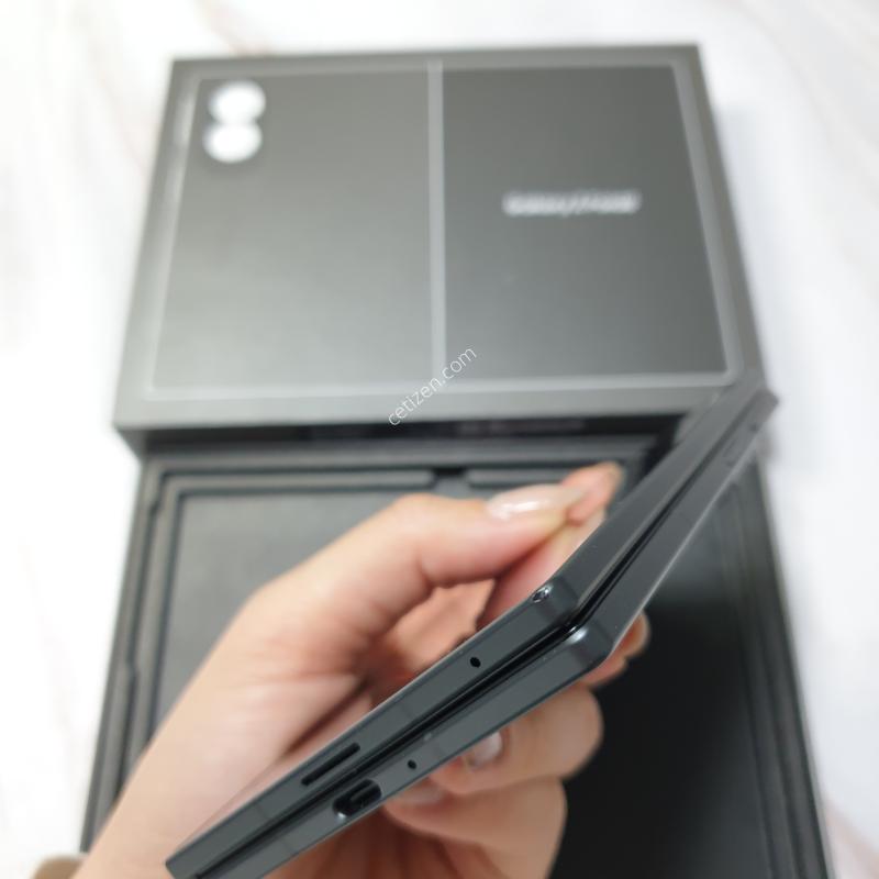 LG 갤럭시 Z폴드8 와이드 그라파이트 256G A급 풀박스 판매