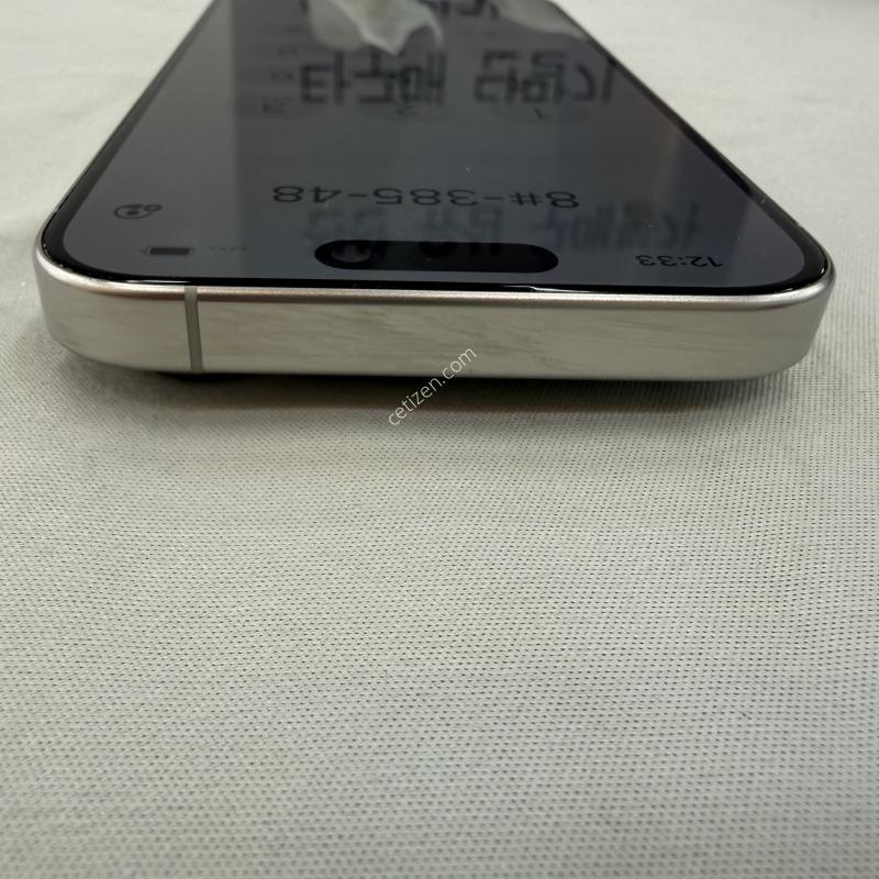 아이폰 15Pro 256G 화이트 티탸늄 SKT향 모델 판매 합니다.