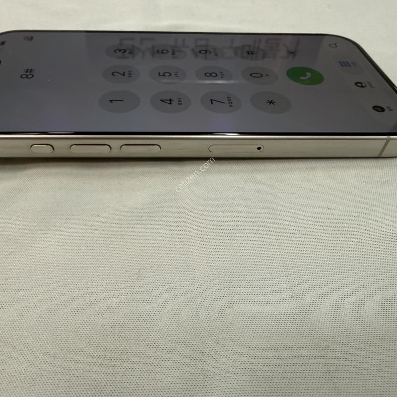 아이폰 15Pro 256G 화이트 티탸늄 SKT향 모델 판매 합니다.