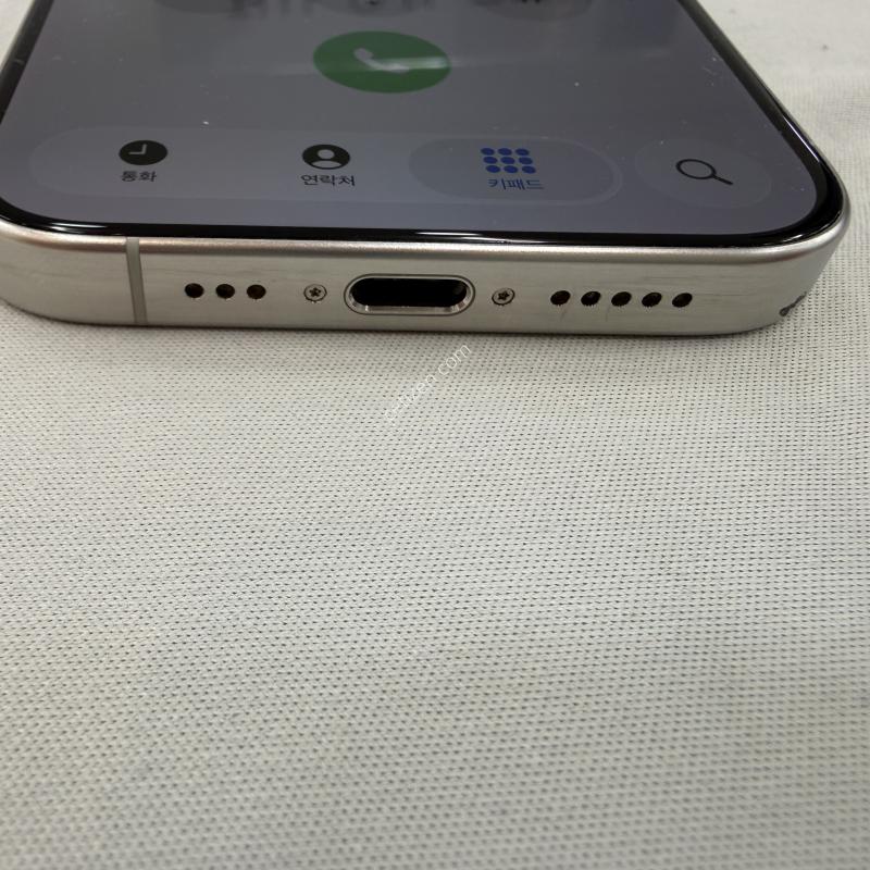 아이폰 15Pro 256G 화이트 티탸늄 SKT향 모델 판매 합니다.