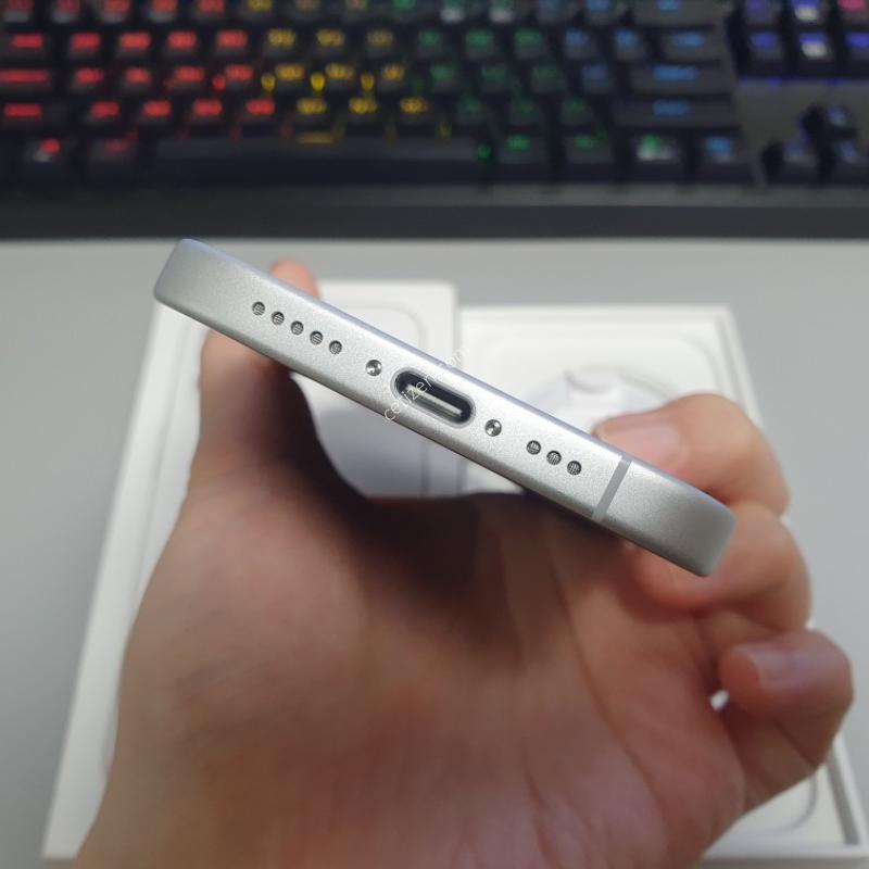 [가개통] 아이폰17 / 256GB / 화이트 / 배터리성능 100% (사이클 수 18)