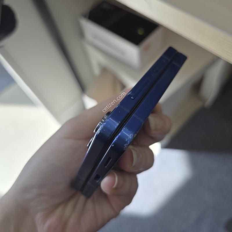 갤럭시Z플립7 네이비 512GB A급 찍힘 외 액정깨끗무잔상