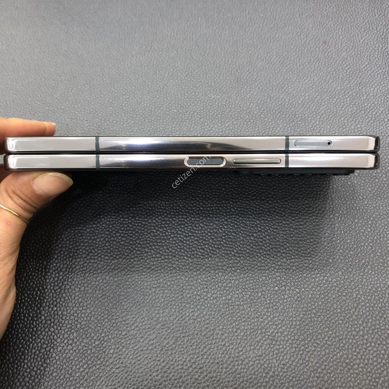 갤럭시폴드4 그레이 512G,외관 컨디션 최상,내부 외부액정 무기스,뒷판 S급