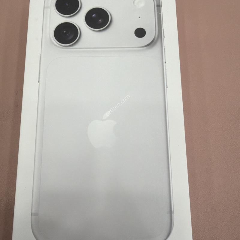 아이폰18프로 256GB 미개봉 실버