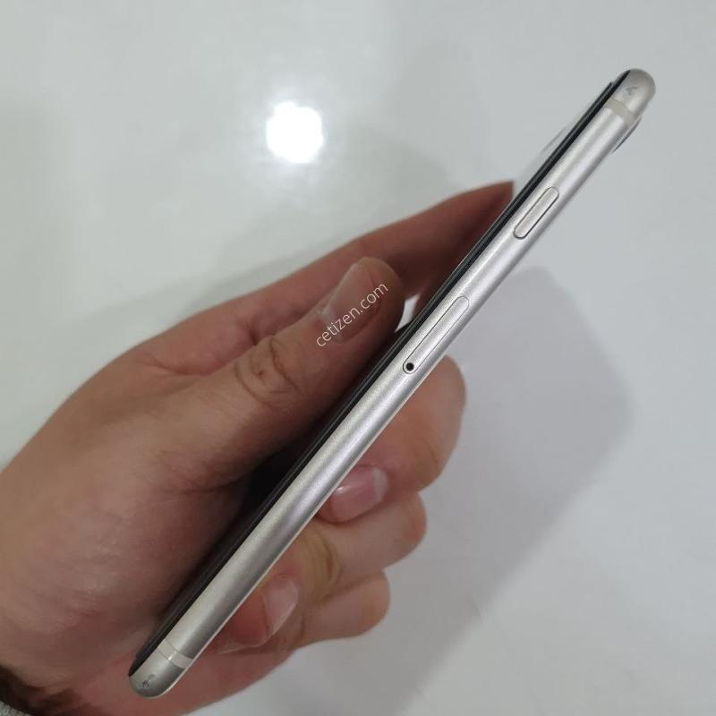 아이폰 SE3 256G 무잔상 상태굿 중고폰 공기계