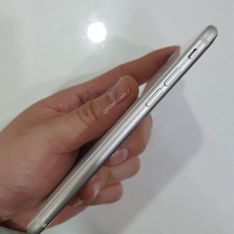아이폰 SE3 256G 무잔상 상태굿 중고폰 공기계