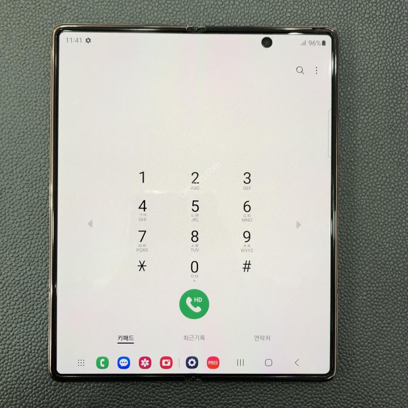 갤럭시폴드2 브론즈,내부액정 뒷판 무기스,테두리 특A급,잔상 없음