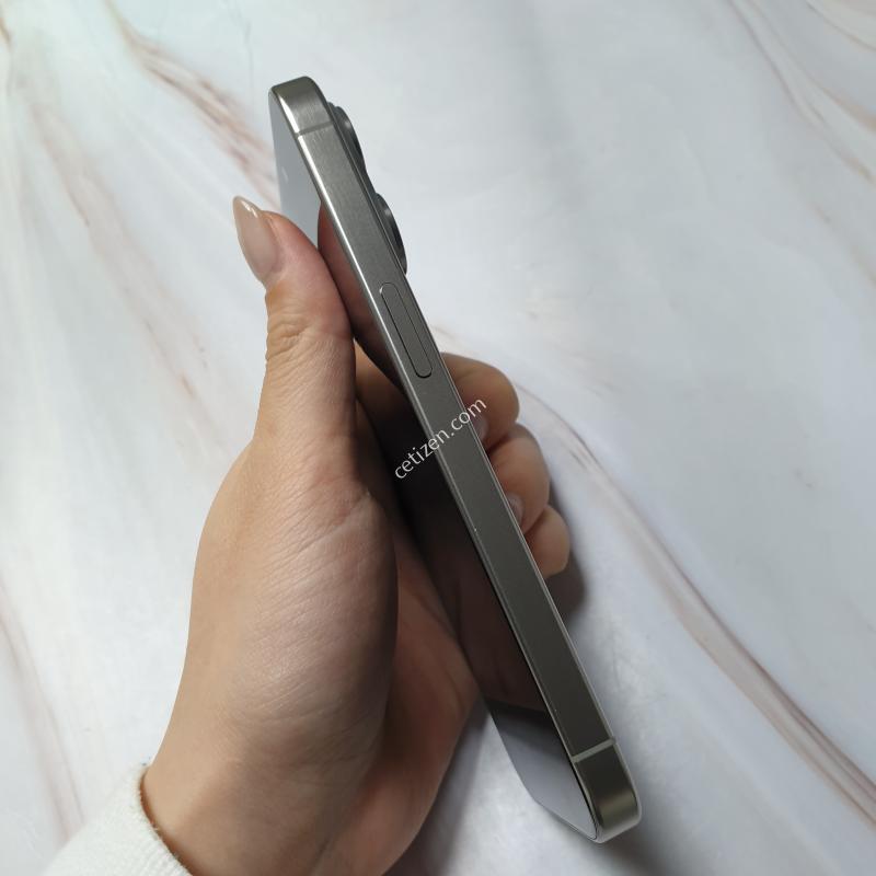 아이폰15프로 네추럴티타늄 256G A급 판매합니다