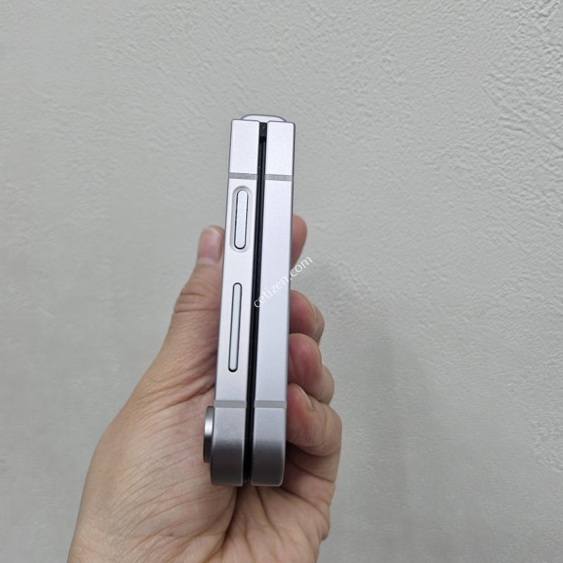 갤럭시지플립6실버