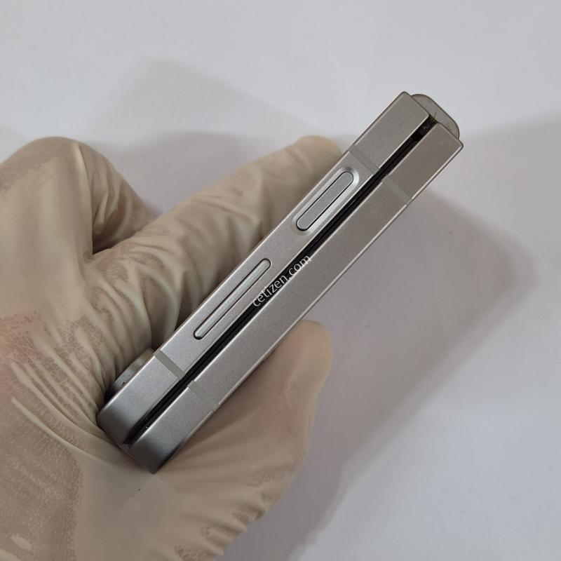 갤럭시 Z플립6 256GB 그레이 80785
