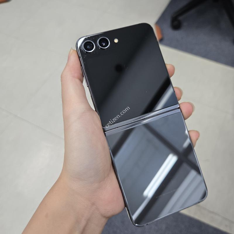 갤럭시 플립5 블랙 256G AAA 판매합니다