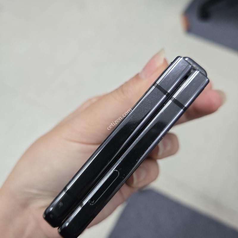 갤럭시 플립5 블랙 256G AAA 판매합니다