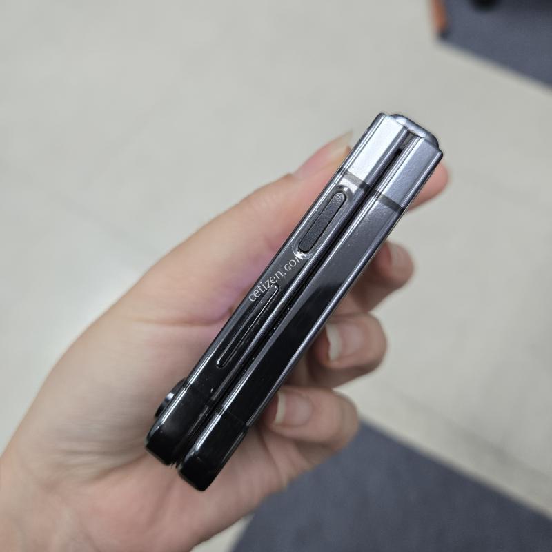 갤럭시 플립5 블랙 256G AAA 판매합니다