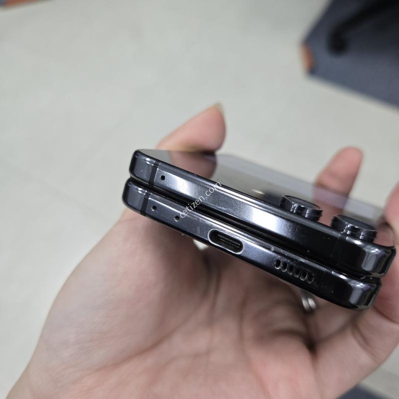 갤럭시 플립5 블랙 256G AAA 판매합니다