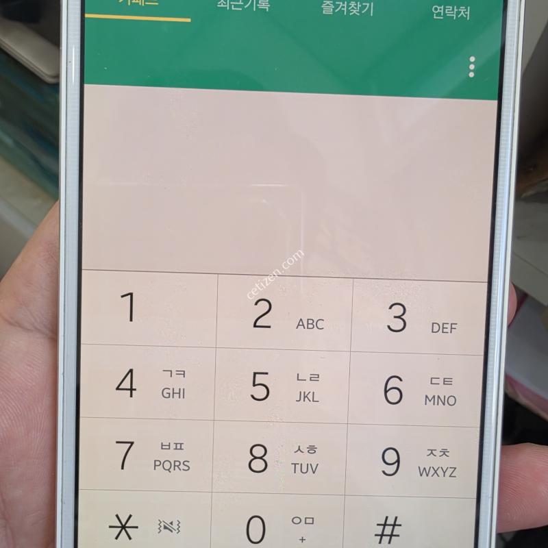 노트4 화이트입니다.
