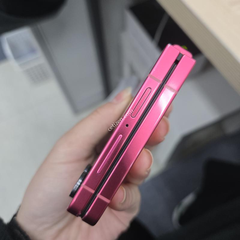 갤럭시Z플립7 코랄레드 512GB A급 찍힘 외 액정깨끗무잔상