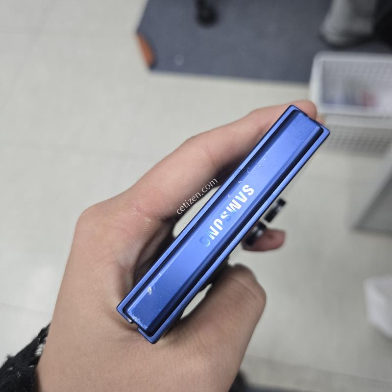 갤럭시Z플립7 네이비 512GB A급 찍힘 외 액정깨끗무잔상