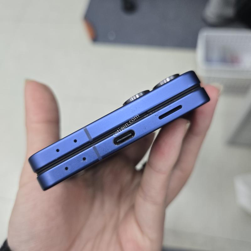 갤럭시Z플립7 네이비 512GB A급 찍힘 외 액정깨끗무잔상