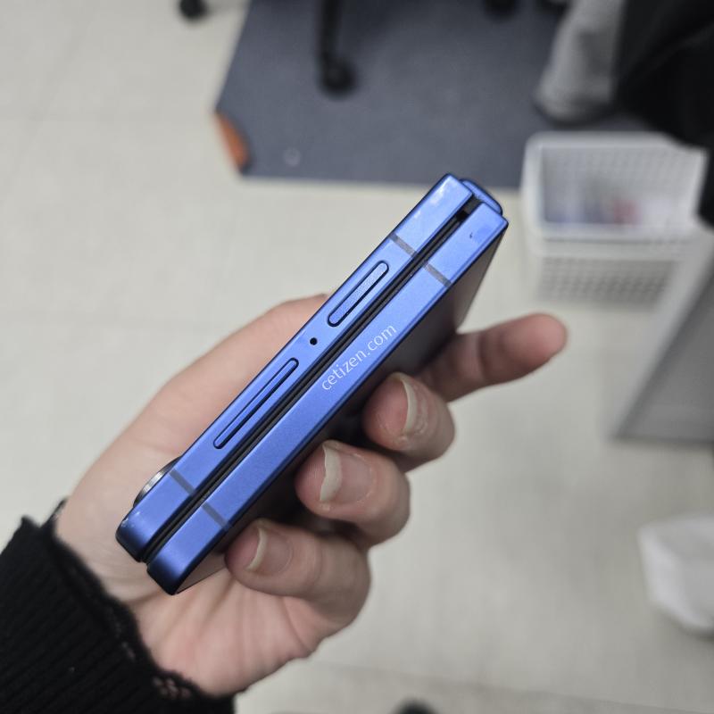 갤럭시Z플립7 네이비 512GB A급 찍힘 외 액정깨끗무잔상
