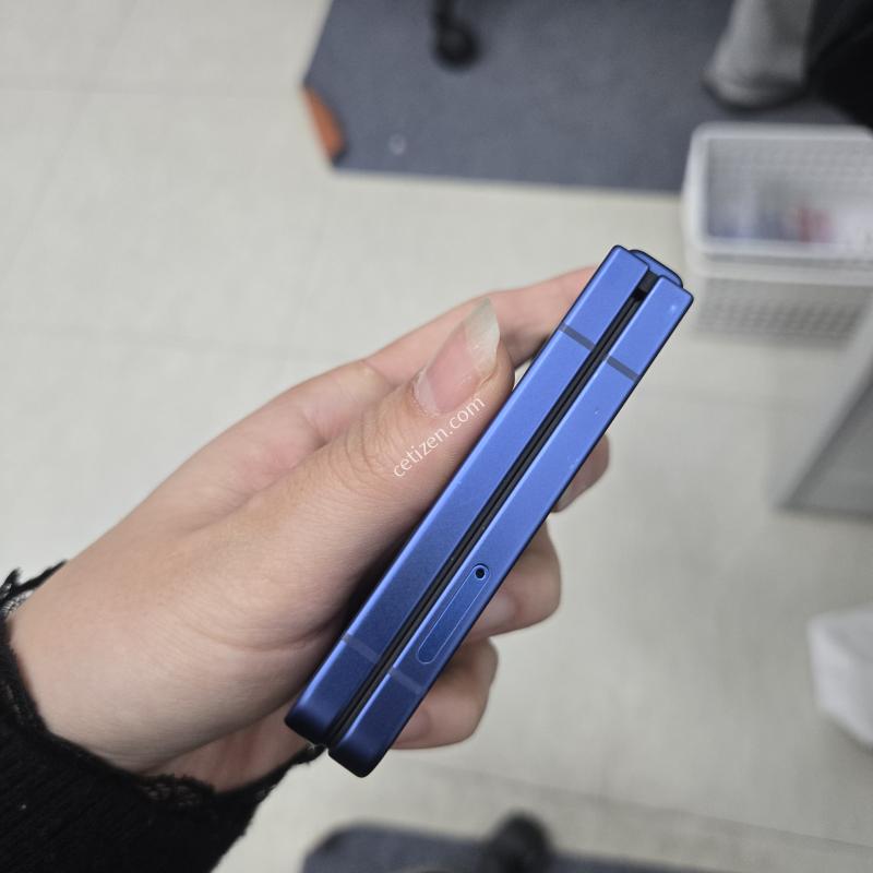 갤럭시Z플립7 네이비 512GB A급 찍힘 외 액정깨끗무잔상
