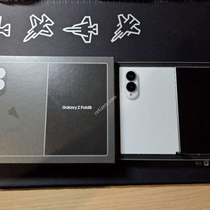 갤럭시 Z폴드8 A급 512gb 화이트