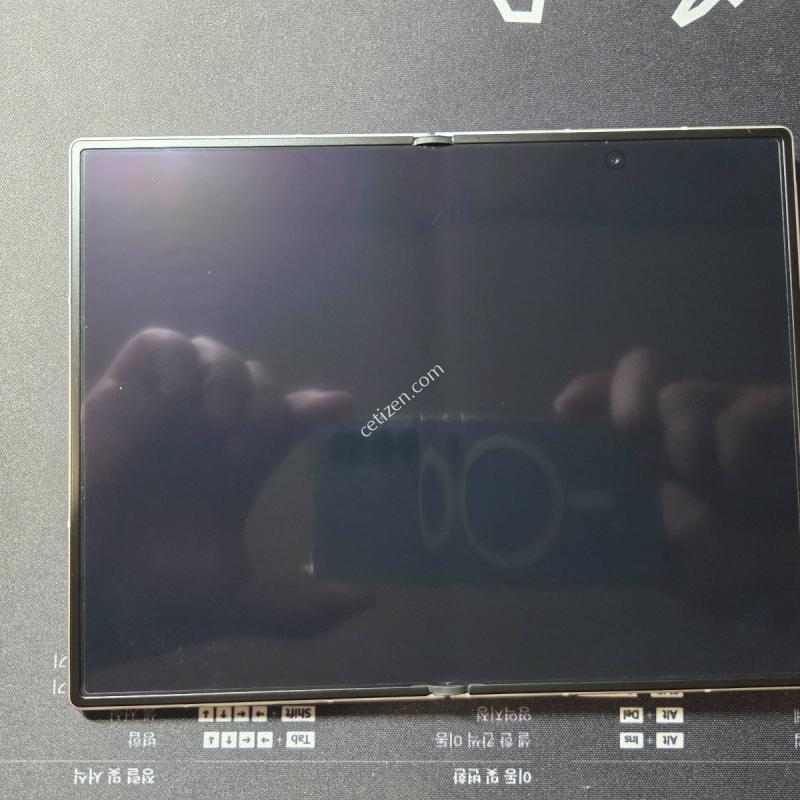 갤럭시 Z폴드8 A급 512gb 화이트