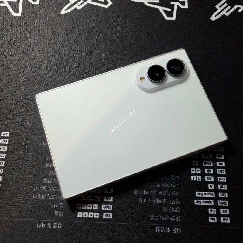 갤럭시 Z폴드8 A급 512gb 화이트