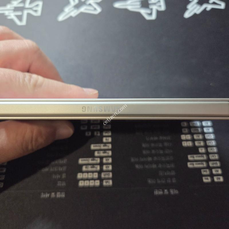 갤럭시 Z폴드8 A급 512gb 화이트