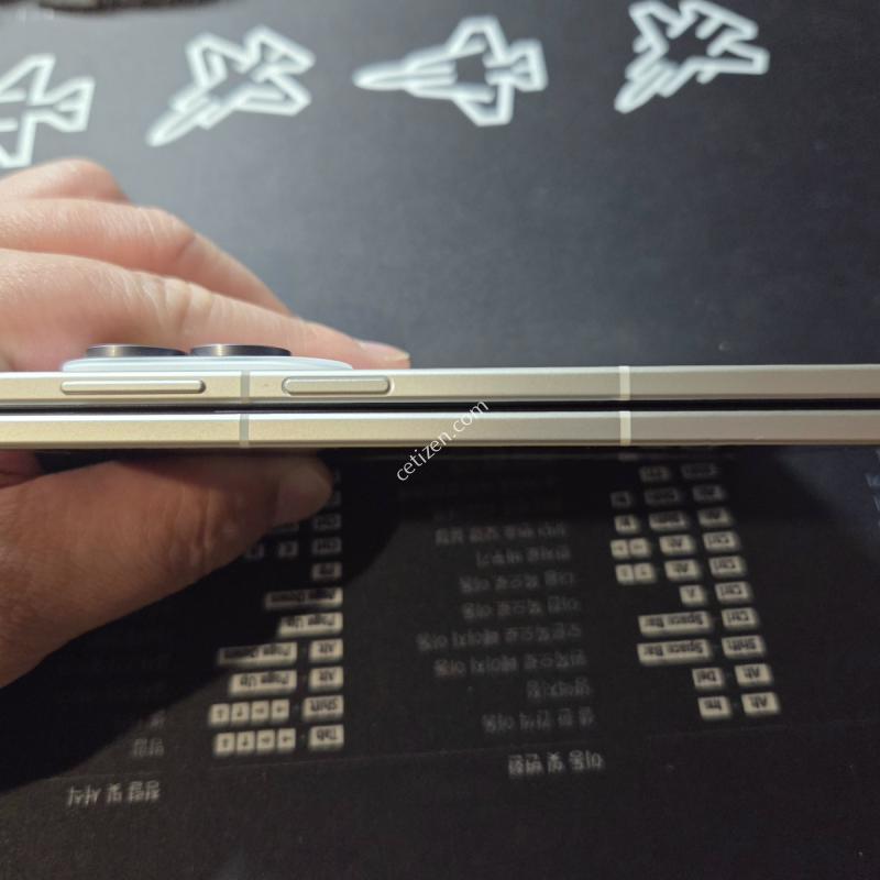 갤럭시 Z폴드8 A급 512gb 화이트