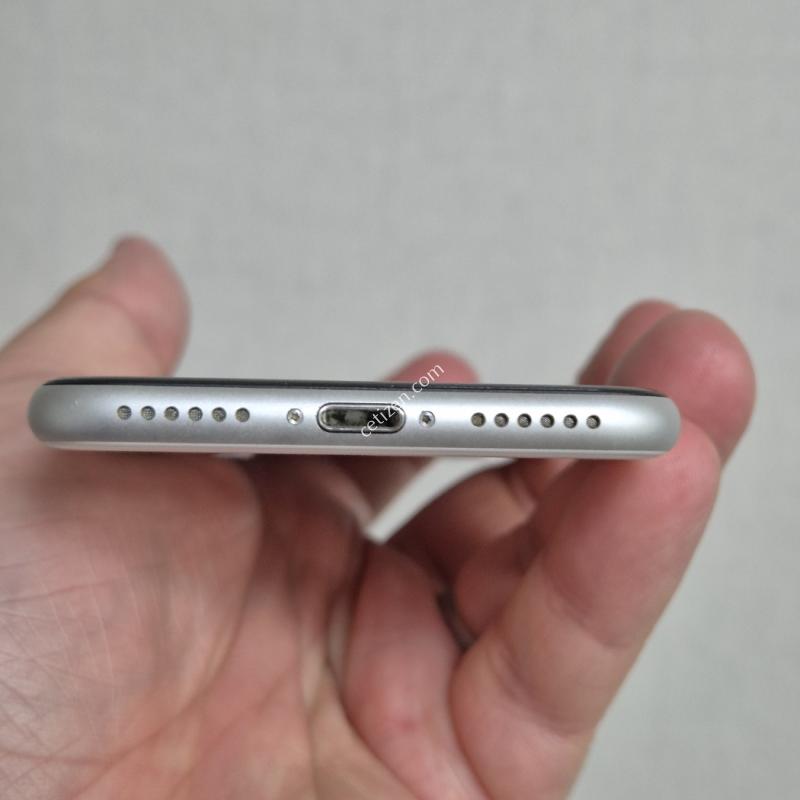 SE2 128G 화이트 배터리성능 87% A급