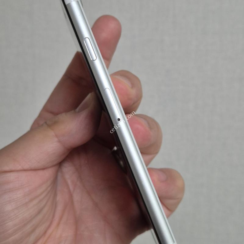 SE2 128G 화이트 배터리성능 87% A급