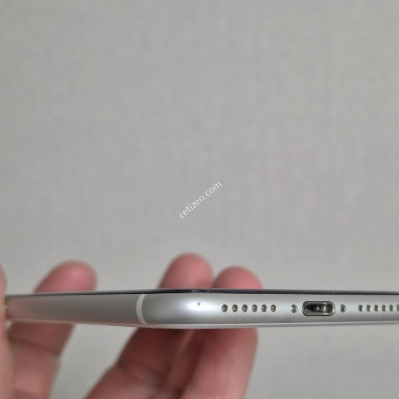 SE2 128G 화이트 배터리성능 87% A급